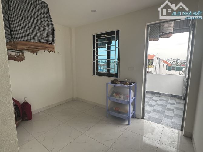 Bán nhà sau chợ Lai Xá, Hoài Đức. Sổ đỏ 30m2 nhà 5 tầng full nội thất. 180m đến Quốc Lộ 32 - 4