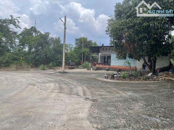 Gấp gấp ♦️B.án đất măt tiền nhựa tổng diện tích 10.000m2 quy hoạch SKC ,Thống Nhất - - 5