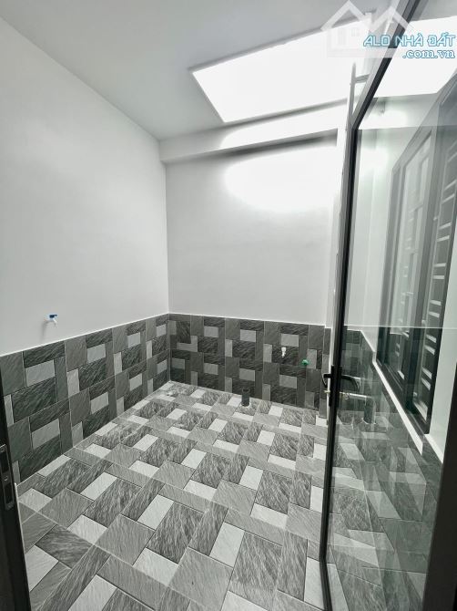 1 NHÀ 3 TÂNG KHÚC HẠO - Ô TÔ ĐÔ CỨA - 61M* SÃN CÔNG - GIÁ CHÍ 3,75 TY - 5