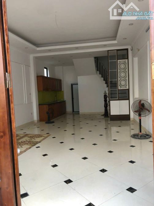 BÁN NHÀ LÔ GÓC CỰ KHỐI LONG BIÊN  47.7m, 5 TẦNG NHỈNH  5 Tỷ DÒNG TIỀN 15 TRIỆU /1T - 5