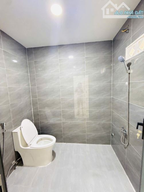 Bán nhà mặt tiền đường nhựa rộng 7m gần Ngã tư Nguyễn Trãi và Quốc lộ 1A - 5