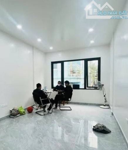 NHÀ ĐẸP MỚI NGÕ 75 NGUYỄN TRÃI. THOÁNG TRƯỚC SAU, Ô TÔ NGỦ TRONG NHÀ - THANG MÁY. - 5