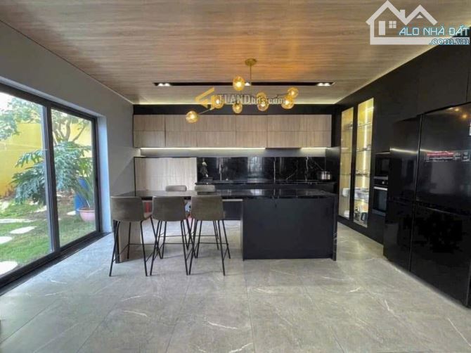 VILLA SÂN VƯỜN 2 MẶT TIỀN  AN SƠN PHƯỜNG XUÂN HƯƠNG 277M2 - 4 TẦNG 5PN 6WC - 24 TỶ - 5
