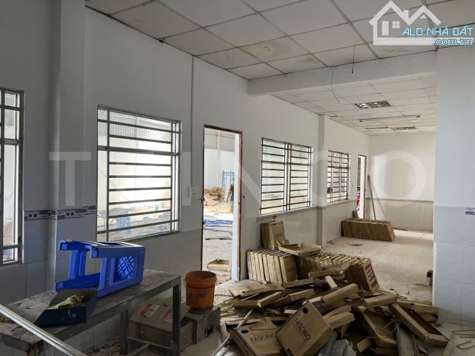 Kho xưởng 440m² có văn phòng và nhà trệt lầu 400m² mặt tiền đường Quốc Lộ 91, lộ Container - 5