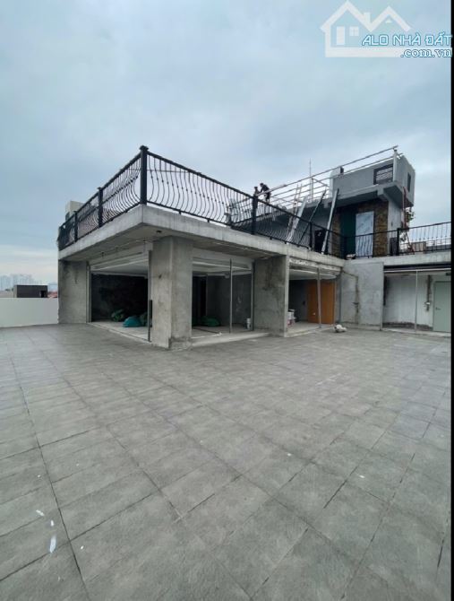 Mặt Phố.Cầu Giấy/ 142 tỷ / 240 M2 / 10 Tầng - 5