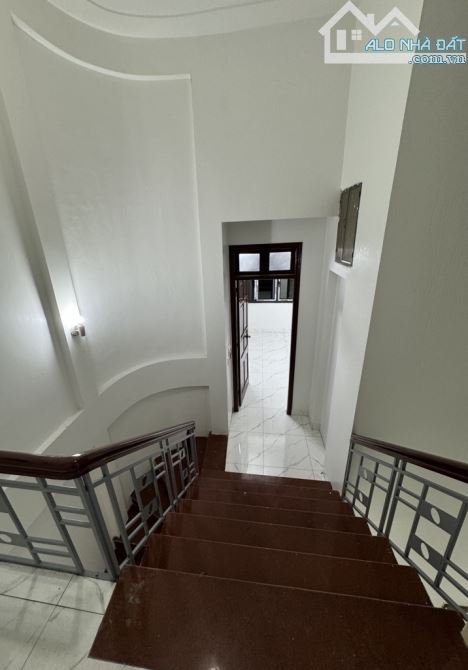 NGỌC THUỴ 65M2 - LÔ GÓC - OTO VÀO NHÀ - NỞ HẬU - DÂN XÂY CHẮC CHẮN - NỘI THẤT CƠ BẢN - 6