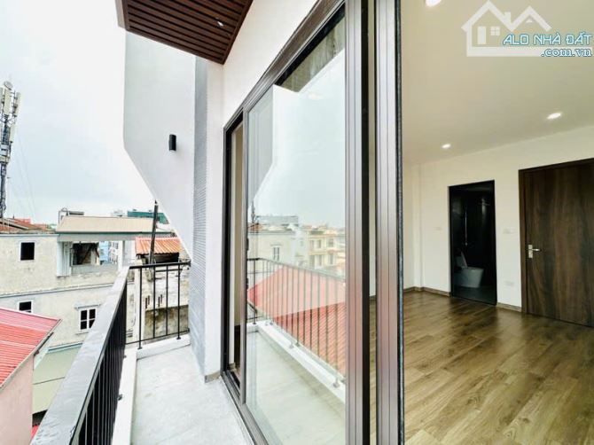 Hàng hiếm Long Biên – Nhà 5 tầng mới, 40m², ô chờ thang máy, ô tô đỗ gần, 6 tỷ+ - 6