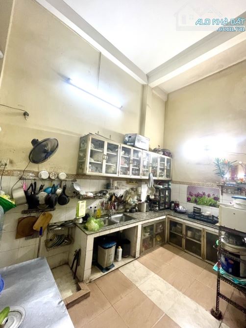 🏠An Dương Vương P4 Q5 . DT 4 × 17,5 , 4 Tầng. Giá 15,3 tỷ TL.  Mô tả:  + Kết cấu 1 trệt 1 - 6