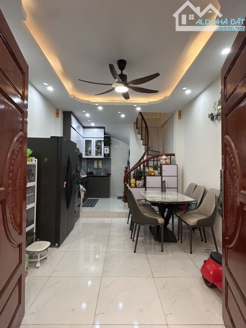 Bán nhà sau chợ Lai Xá, Hoài Đức. Sổ đỏ 30m2 nhà 5 tầng full nội thất. 180m đến Quốc Lộ 32 - 6