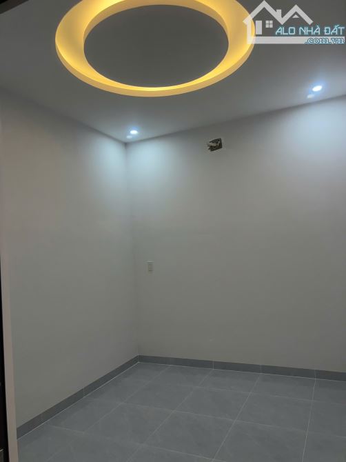 Bán nhà trệt 2 phòng ngủ mới xây mặt đuờng bê tông 4m cách Quốc Lộ 1A khoảng 500m( ngay ph - 7