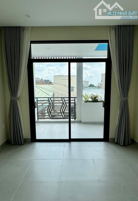 NHÀ ĐẸP NGUYỄN VĂN QUÁ – HẺM XE HƠI ĐỖ CỬA – 20m Ra MẶT TIỀN BỜ KÈ THAM LƯƠNG -51m2 – CHỈ - 7