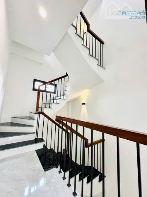 Hàng hiếm Long Biên – Nhà 5 tầng mới, 40m², ô chờ thang máy, ô tô đỗ gần, 6 tỷ+ - 7