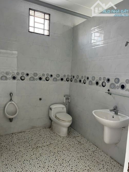 Kho xưởng 440m² có văn phòng và nhà trệt lầu 400m² mặt tiền đường Quốc Lộ 91, lộ Container - 7