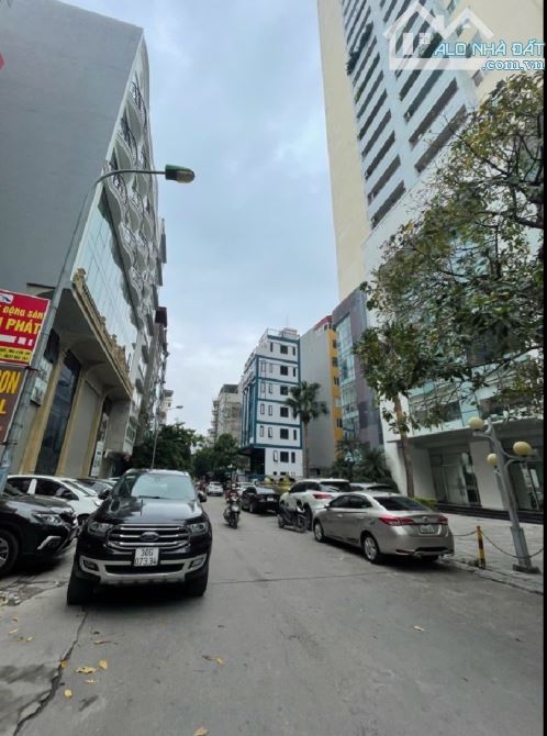 Mặt Phố.Cầu Giấy/ 142 tỷ / 240 M2 / 10 Tầng - 7