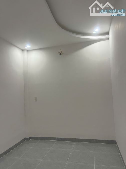 Bán nhà trệt 2 phòng ngủ mới xây mặt đuờng bê tông 4m cách Quốc Lộ 1A khoảng 500m( ngay ph - 8