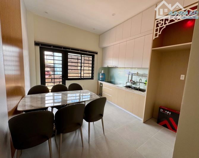 NHÀ ĐẸP NGUYỄN VĂN QUÁ – HẺM XE HƠI ĐỖ CỬA – 20m Ra MẶT TIỀN BỜ KÈ THAM LƯƠNG -51m2 – CHỈ - 9