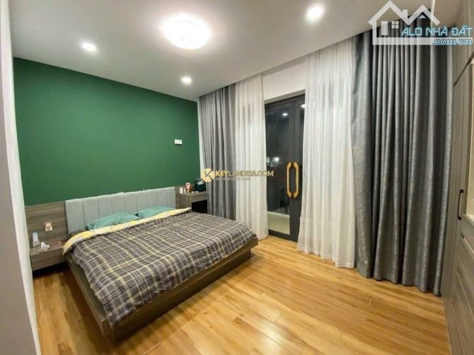 Cần bán gấp nhà phố 3 tầng, diện tích 100,64 m² (ngang 5 m) 3 tầng, 4 phòng ngủ - 9