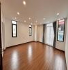 Bán Gấp Nhà Phố Việt Hưng 40m2 5T, Ô Tô Đỗ Cổng, Lô Góc, Dọn Về Ở Ngay, Nhỉnh 8 Tỷ