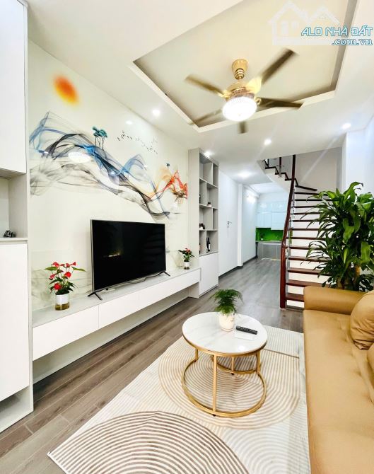 Ngay gần hồ Linh Đàm - Phố Đại Từ - 42M - Lô góc - Ngõ nông đẹp - Full nội thất - Ở ngay.
