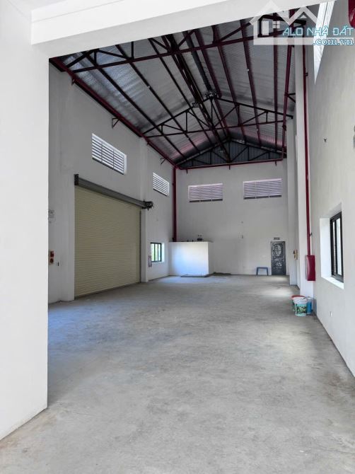 Bán nhà 3 tầng mặt 286 dabaco Khúc Xuyên dt 330m mt 10m giá 12 tỷ