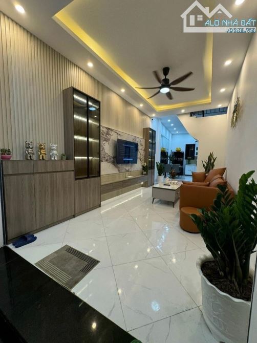BÁN NHÀ TRẦN CUNG TỪ LIÊM 7 TẦNG THANG MÁY FULL NỘI THẤT NGÕ RỘNG THOÁNG 43M NHỈNH 10 TỶ