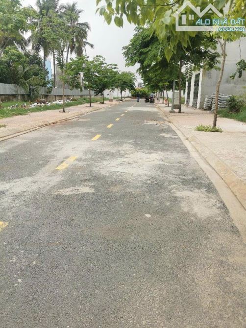 Bán đất thổ cư hai mặt tiền đường THẠNH XUÂN 52, phường THẠNH XUÂN, Q12, dt57,3 m².Hẻm 10m