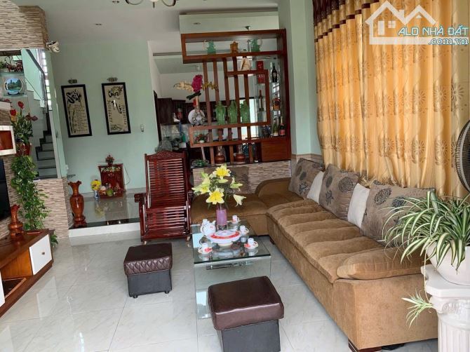 Bán biệt thự gần 500m2 ngay chợ Tân Tiến, Biên Hoà giá