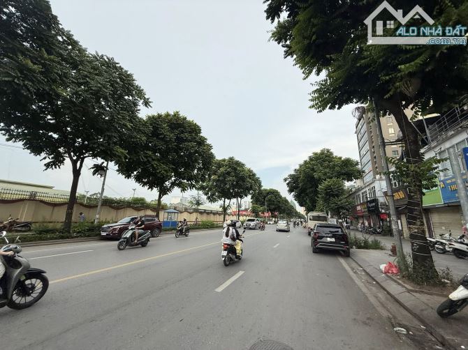 BÁN NHÀ ĐẸP NHẤT LÊ TRỌNG TẤN. Ô TÔ TRÁNH . DT 82M . NHÀ 4 TẦNG MT 4 M . MUA NHANH