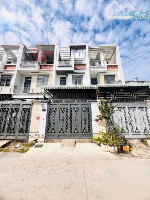 Nhà 2 tầng đường THẠNH LỘC 19, phường THẠNH LỘC, Q12, DT 60m2(4mx15m) hẻm ô tô,💲5.25 tỷ