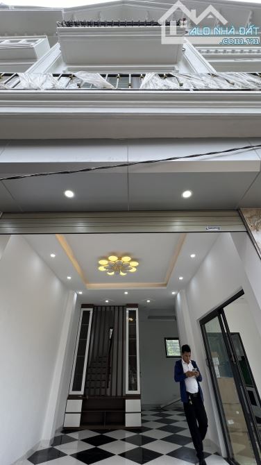 Nhà Song Phương 43m2*4T, vị trí gần trường cấp 3 Hoài Đức C, 800m ra ĐL Thăng Long.  4,6ty