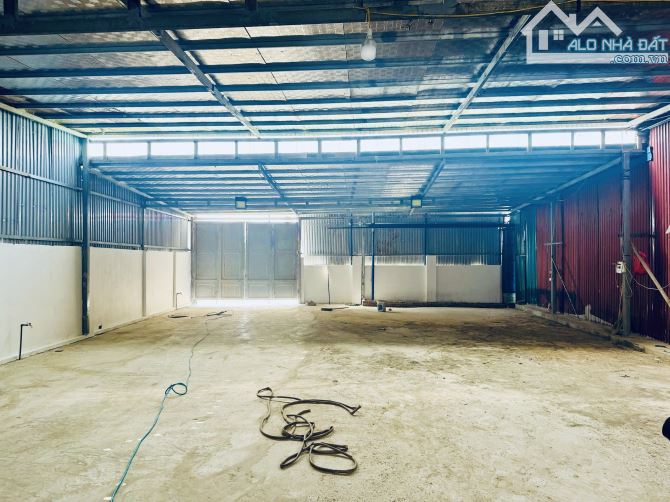 Cho thuê 300m2 phung châu gần trường dhtdtt giá rẻ