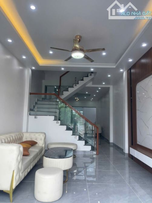 Bán nhà 3 tầng đường thông rộng 5m tại Phương Khê, Kiến An