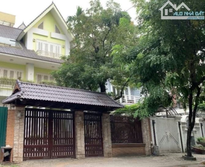 Bán Biệt thự giá rẻ Văn Quán - Hà Đông - 216m2 x 4 tầng - Mặt tiền 10m