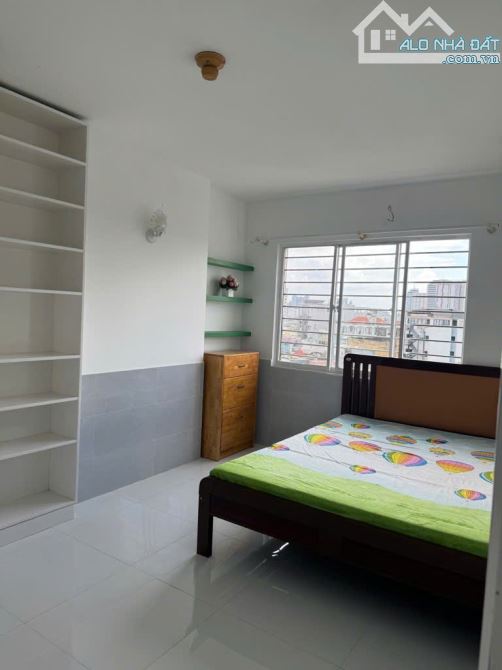 Bán chung cư đường D5 96mv, 3PN, tặng lại nội thất, giá 5.3 tỷ