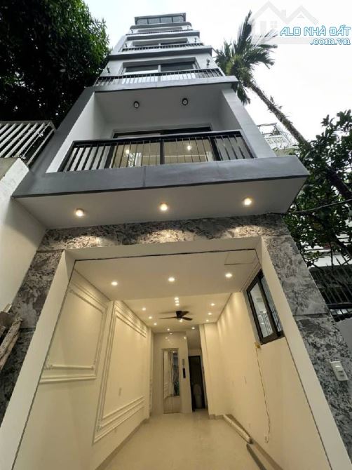 NGỌC THUỴ - 6TẦNG THANG MÁY - LÔ GÓC - GẦN CHỢ - VỊ TRÍ ĐẸP