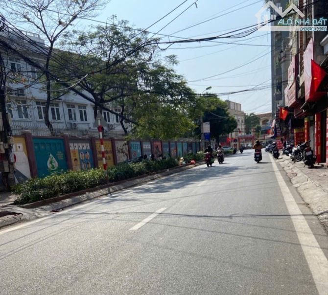 BÁN ĐẤT TẶNG NHÀ 3 TẦNG MẶT PHỐ MỸ ĐÌNH – TRUNG TÂM NAM TỪ LIÊM – VỈA HÈ – KINH DOANH.