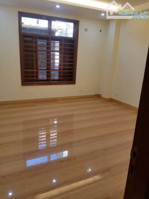 cho thuê nhà Nguyễn Chí Thanh Đống Đa 65m X 6 tầng mặt tiền 6,5m thang máy.