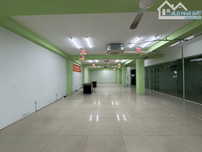 Cho thuê sàn văn phòng tại Yên Xá Thanh Trì - DT 200m2 giá siêu rẻ, ô tô xe máy đỗ cửa