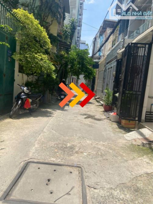 Bán nhà Thành Thái, Q.10: 44m2, 3 tầng, 2PN, sổ đỏ, hướng Tây, giá 9 tỷ.
