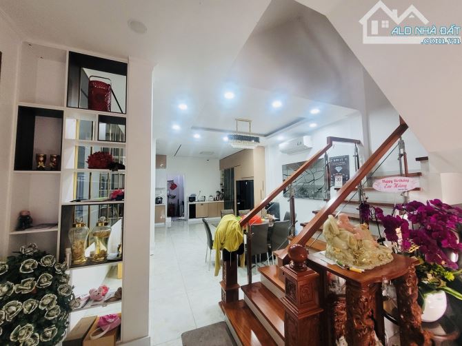 nhà mặt tiền Tự do - hiệp phú – 90 m² -  4 tầng – chỉ hơn 8 tỷ