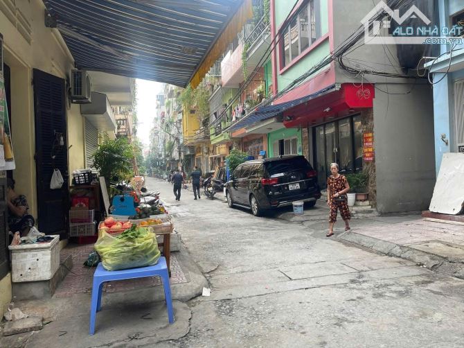 Bán gấp! Nguyễn Thái Học, Hà Đông DT 50m2, MT 5m, lô góc, ô tô tránh, vỉa hè, nhỉnh 12 tỷ