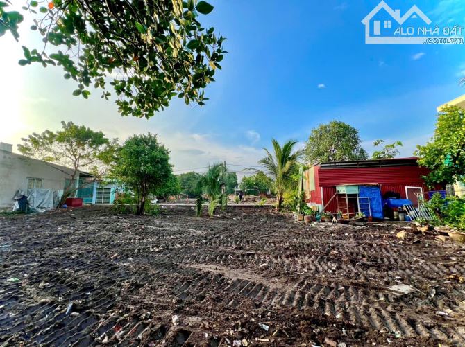 Bán Đất DT 850M2 -  KP2 - P. Trảng Dài, cách đường Bùi Trọng Nghĩa vào 1 xẹc 100M