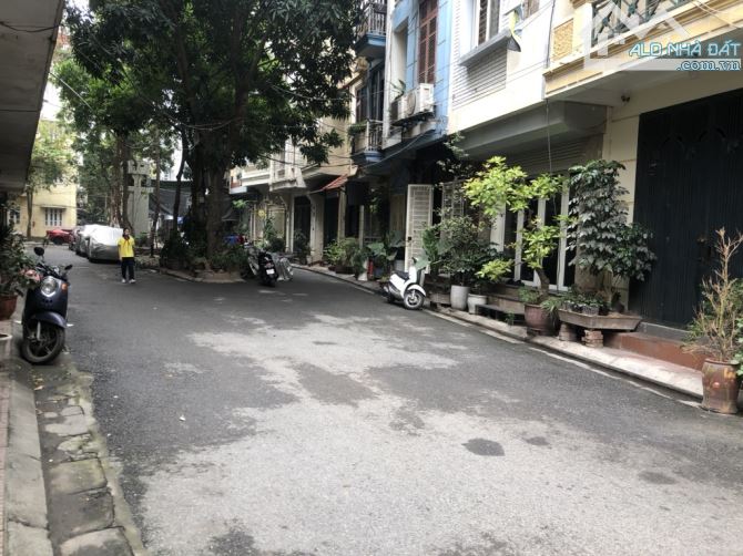 BÁN GẤP ĐẤT XÃ ĐÀN - ĐỐNG ĐA - 240 M2- MT 9 M- 55 TỶ