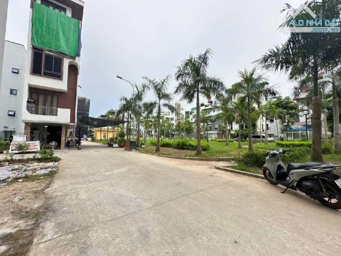 TĐC NGỌC THUỴ BÀ CON ƠI😍LÂU LÂU MỚI CÓ MẢNH 32M2 E SĂN ĐC CHO CÁC BÁC ĐÂY. IB E NGAY ĐI X