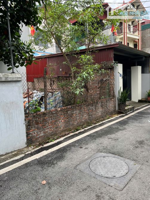 Bán đất 100m2 tại Linh Quy Đông , Phú Sơn đường trải nhựa ô tô 7 chỗ chạy thông giá 5.7 tỷ