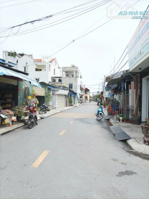 LÔ ĐẤT - GẦN CHỢ - ĐƯỜNG THÔNG 5M - VUÔNG VẮN - GẦN TRƯỜNG FPT