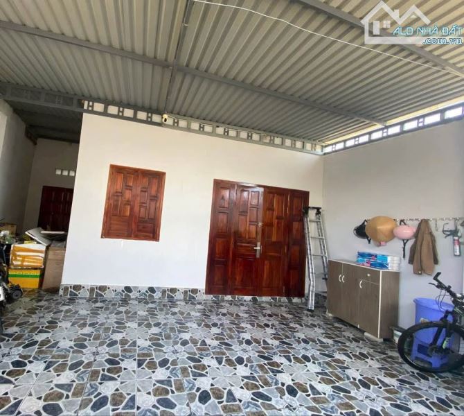 Nhà cấp 4 rộng rãi còn mới keng, 98,9m2, SHR, Chỉ 870 Triệu, Tân An Hội.