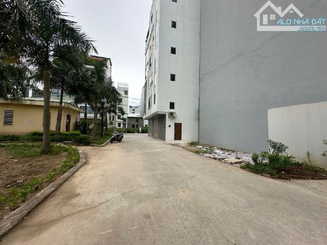 Bán đất TĐC Ngọc Thụy lô góc  oto tránh kinh doanh tốt