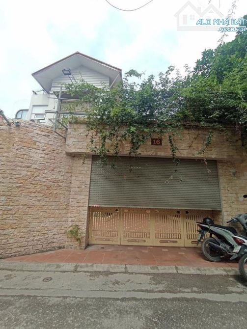 Bán căn biệt thự 315m 4tầng TẠI NGỌC THỤY ( trong đê) - gần hồ Ao Lão - chỉ 47tỷ