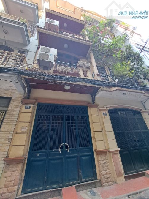 Cho thuê nhà ngõ 5 phố Hoàng Sâm. Diện tích 50m2 x 4 tầng ô tô đậu cửa